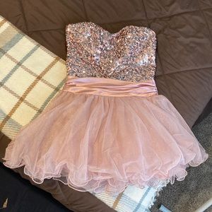 Speeckless from Macys homecoming dress. Size 7, strapless